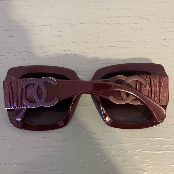 Large Chanel Sunglasses in excellent condition - Picture 1 of 5